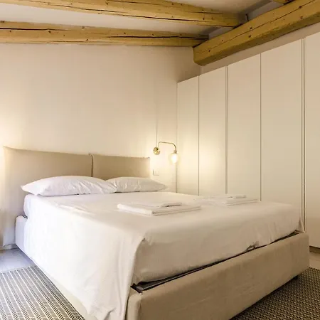 아파트 Casa Bocchi, Luxury In Historical Palace