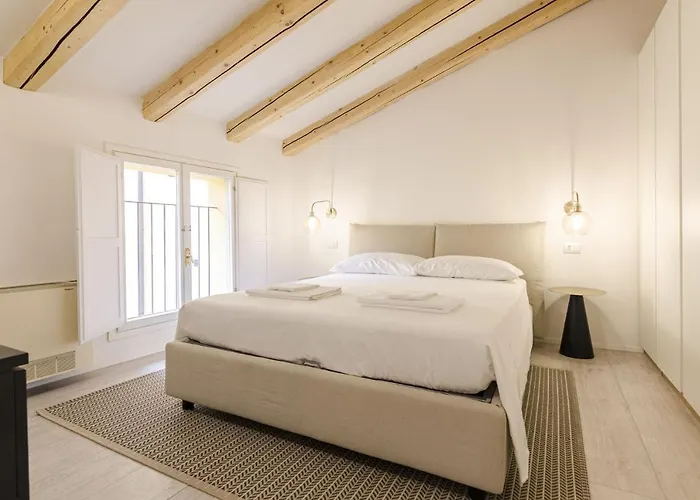 Casa Bocchi, Luxury In Historical Palace